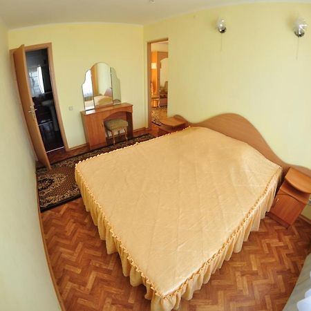 Mykolayiv Tourist Hotel Миколаїв Екстер'єр фото